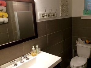 Bathroom - Charming 3-bedroom home in Historic Grapevine just off of Main St, mins to DFW (Grapevine)