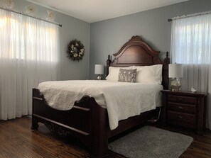 Room - Charming 3-bedroom home in Historic Grapevine just off of Main St, mins to DFW (Grapevine)