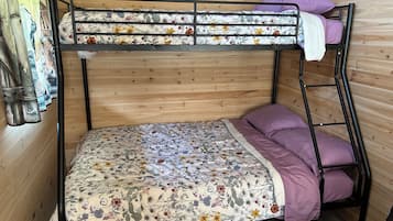 1 bedroom, bed sheets