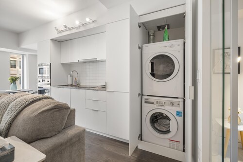 StayToronto - The Bay Residences
