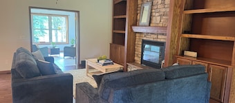 5-bedroom house in New London Waterfront, Pickleball,Basketball,Fishing,Gameroom