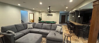 5-bedroom house in New London Waterfront, Pickleball,Basketball,Fishing,Gameroom