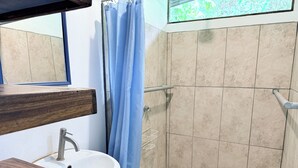 Bathroom - Costa Rican Country Style house in adorable Sámara Beach with cool AC breeze (Sámara)