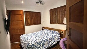 Room - Costa Rican Country Style house in adorable Sámara Beach with cool AC breeze (Sámara)