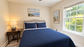 Iron/ironing board, WiFi (free), bed sheets