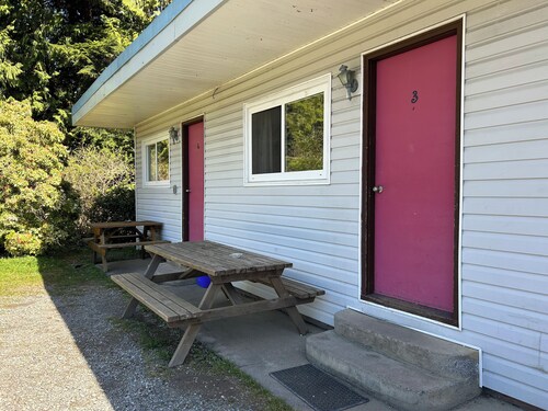 Dolphin Motel Tofino