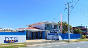 Exterior - Rockhampton Court Motor Inn (Rockhampton City)