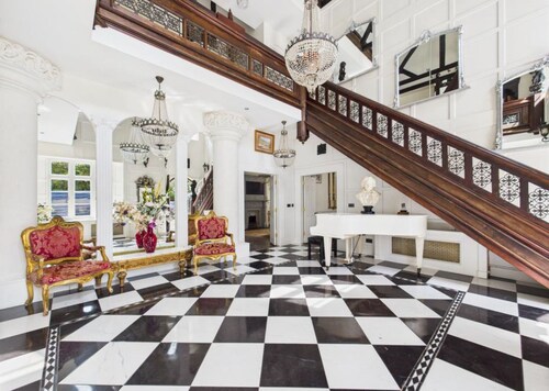 Victorian Manor House near Marlow within Chiltern countryside sleeps 20 to 24