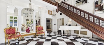 Victorian Manor House near Marlow within Chiltern countryside sleeps 20 to 24