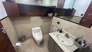 Appartement, 2 chambres, accessible aux personnes à mobilité réduite | Salle de bain
