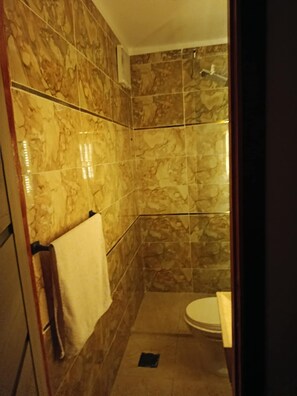 Classic Double or Twin Room, Mountain View | Bathroom - Skyroed (El harem)