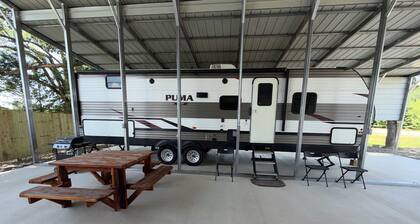 Enjoyable 1-bedroom recreational vehicle with AC in Delight