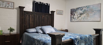 2 Bedroom 1 Bath Oasis on water at Beautiful Lone Star Lake.