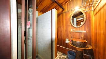 Twin Room, Non Smoking, Housekeeping | Bathroom