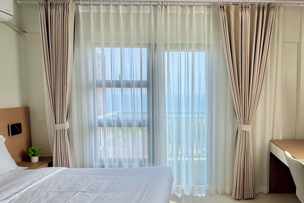 Comfort Condo, Balcony, Mountain View