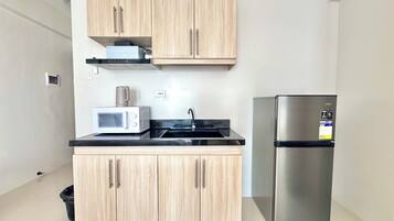 Comfort Condo, Balcony, Mountain View | Private kitchen