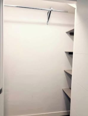 Interior - Serene 2-bedroom basement in Edmonton perfect for relaxing getaways (Edmonton)