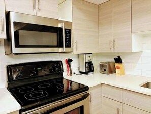 Private kitchen - Serene 2-bedroom basement in Edmonton perfect for relaxing getaways (Edmonton)