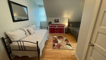 2 bedrooms, iron/ironing board, WiFi, bed sheets