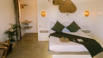 In-room safe, WiFi (free)