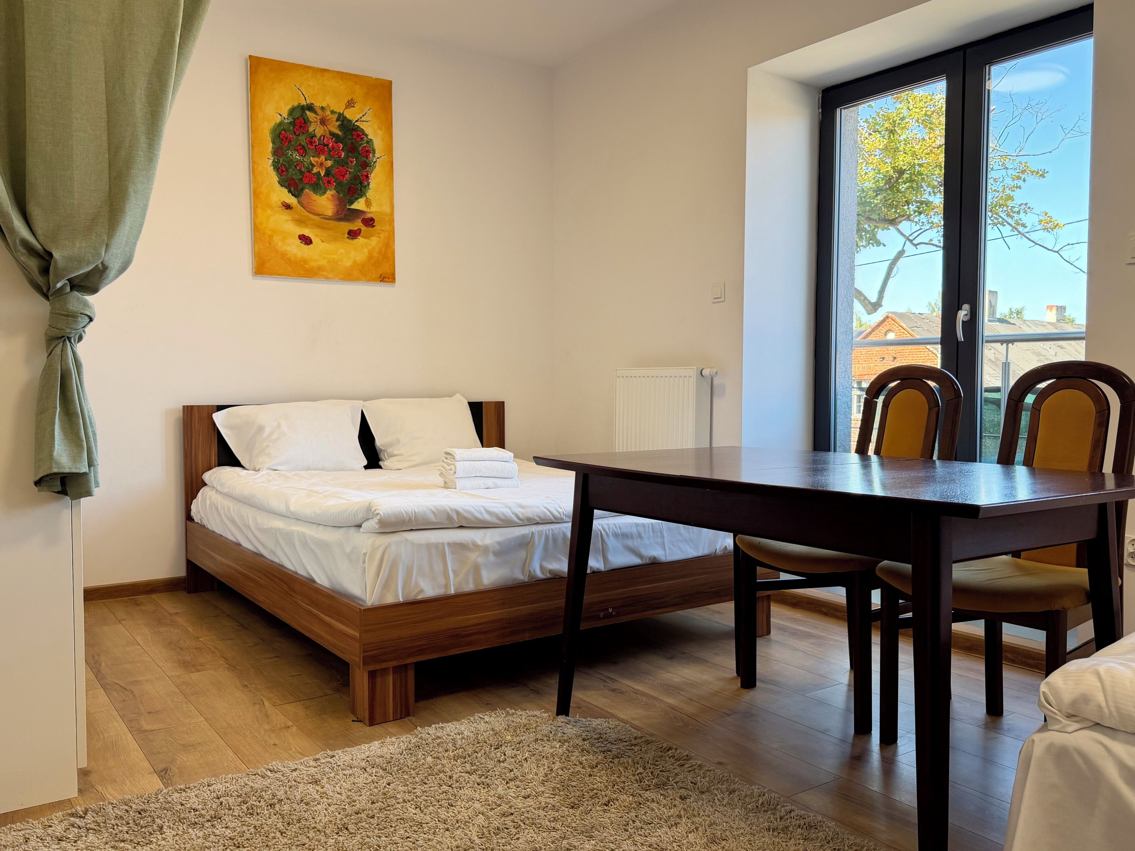 Iron/ironing board, WiFi, bed sheets