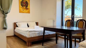 Iron/ironing board, WiFi, bed sheets