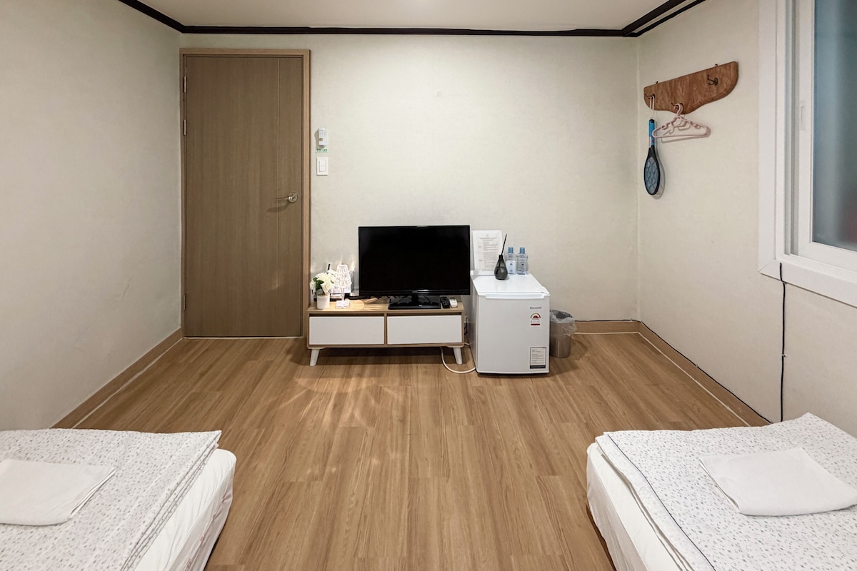 Basic Double or Twin Room