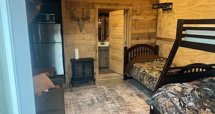 Sportsman paradise 2 beautiful rooms in Hamburg/mozier Illinois in quiet Calhoun