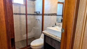 Economy Double Room | Bathroom | Shower, soap, shampoo, toilet paper