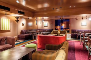 A restaurant with booths, tables, and a bar area. - The Melbourne Edit. Heated Pool, Gym, Sauna, Steam (Southbank)
