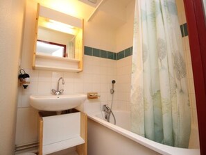 A bathroom with a sink, mirror, and shower. - Lovely apartment - 6 guests, near ski lift (Valfréjus)