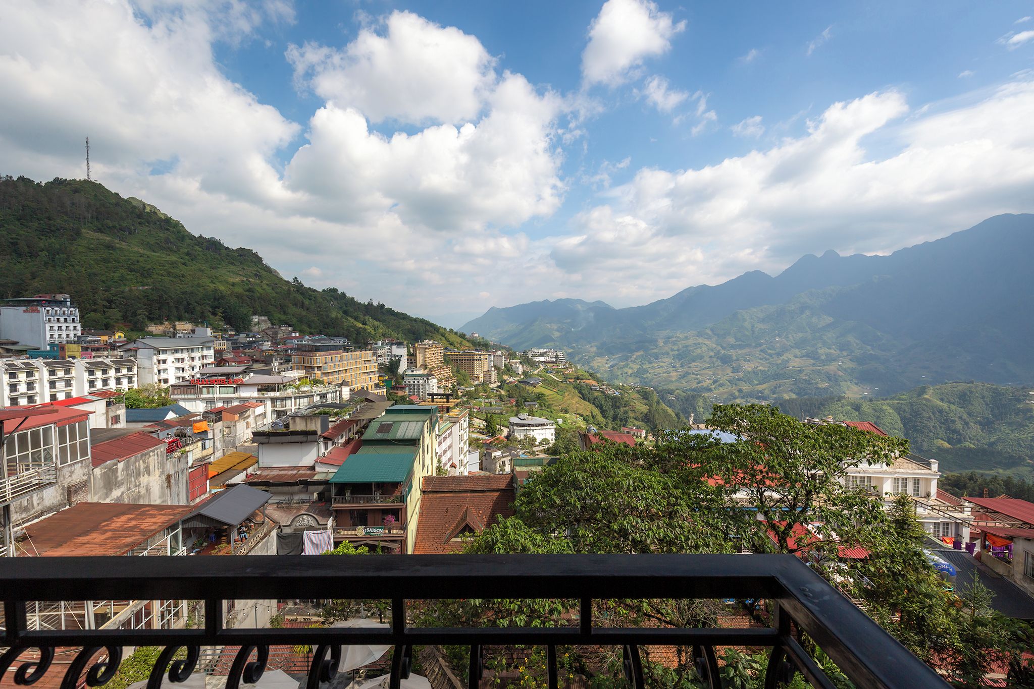 A mountainous town with buildings and a view of the surrounding hills.