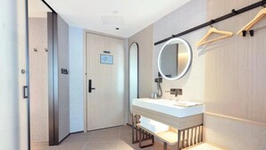 Kamar Double Standar | Kamar mandi