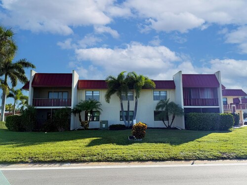 2BR Riverhouse Condo – Pools, Golf & Beaches