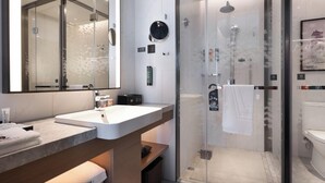 Douche, articles de toilette gratuits, sèche-cheveux