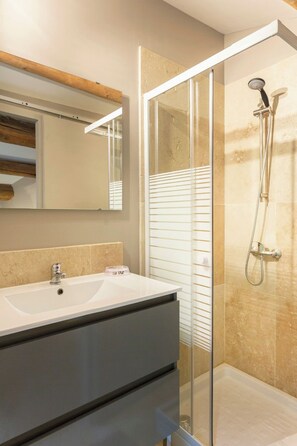 Unclassified image, 3 of 18, button - Charming & cosy 2 bedrooms apartment city center (Avignon)