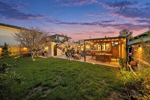 A backyard with a patio area, outdoor seating, and a small garden. - SAN DIEGO SPA VILLA - Cozy Yard, Firepit, Rec Room (San Diego)