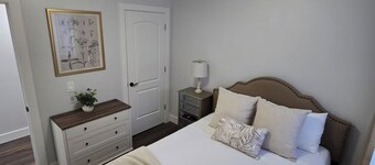 Catskills Stone Getaway - 6BR, Sleeps 14, Game Room, Firepit, Near Skiing