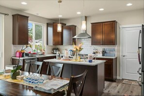 Unclassified image, 2 of 35, button - Fully Furnished 5BR 3 Baths Family Home in Everett (Snohomish County)