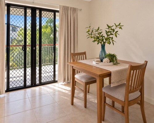 Bay Breeze - Tropical Escape Queens Bay Bowen