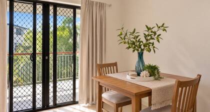 Bay Breeze - Tropical Escape Queens Bay Bowen