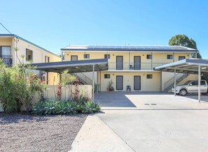 Exterior - Bay Breeze - Tropical Escape Horseshoe Bay Bowen (Bowen)