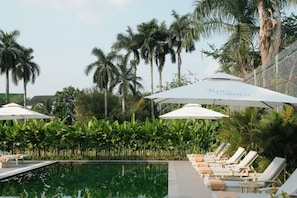 Hồ bơi ngoài trời 