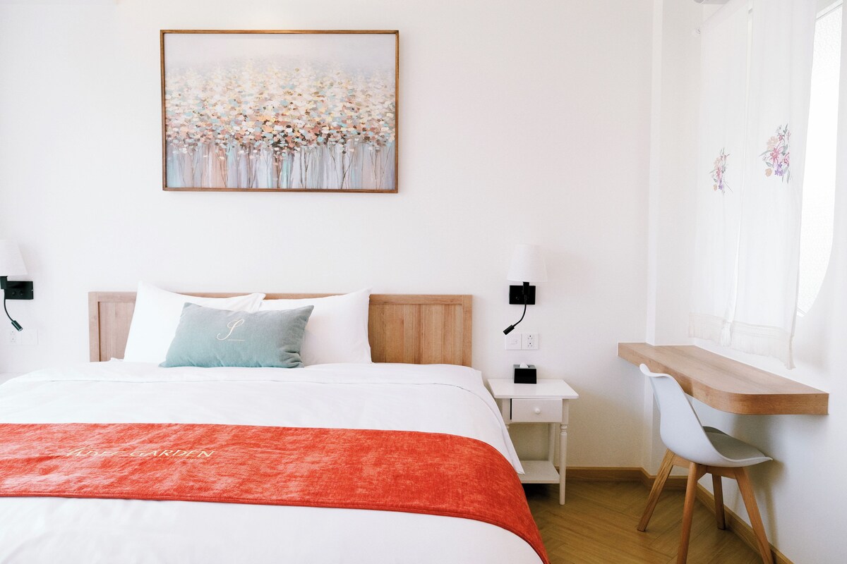 Deluxe Double Room, Garden View | In-room safe, blackout curtains, soundproofing