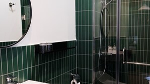 Chambre Double Deluxe, vue jardin | Salle de bain