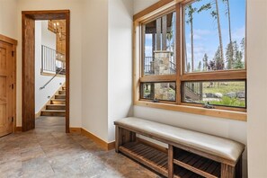 Entry - Alpine Exhale - Breckenridge Vacation Rental - Alpine Exhale: Luxury Mountain Home with amazing views, private hot tub & high end finishes. (Breckenridge)