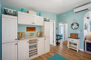Interior - Pirate Sunset | Waterfront + Outdoor Living (Summerland Key)