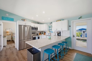 Private kitchen - Pirate Sunset | Waterfront + Outdoor Living (Summerland Key)