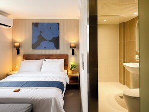 Deluxe Room, Courtyard View | Laptop workspace, WiFi (free) - UNISTAY (Dongducheon)