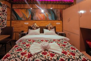 Deluxe Room, Garden View | WiFi (free) - shanti inn (Srinagar)